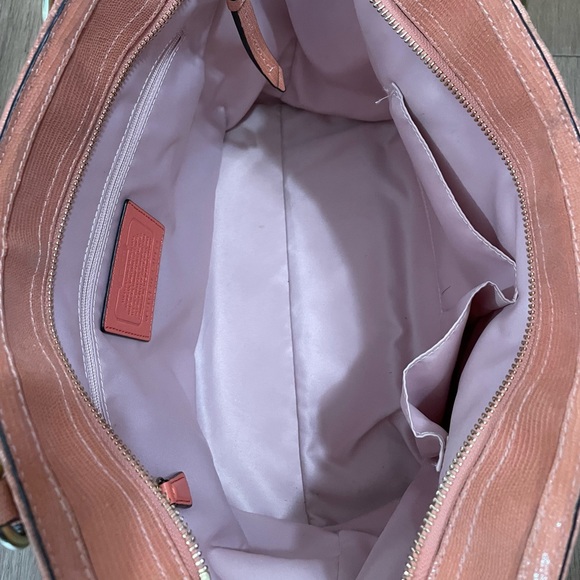 Coach straw and peach leather shoulder bag - Picture 7 of 10